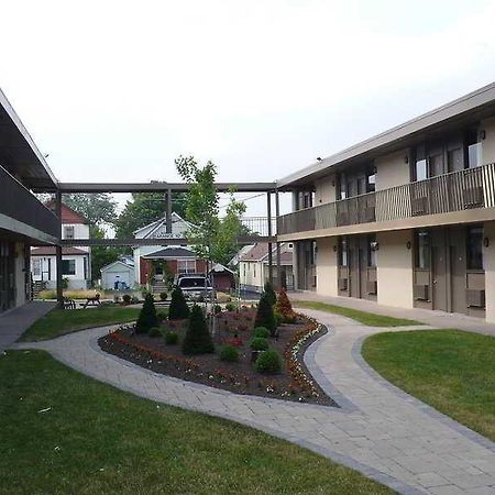 Niagara Plaza Hotel By Fairbridge Extérieur photo
