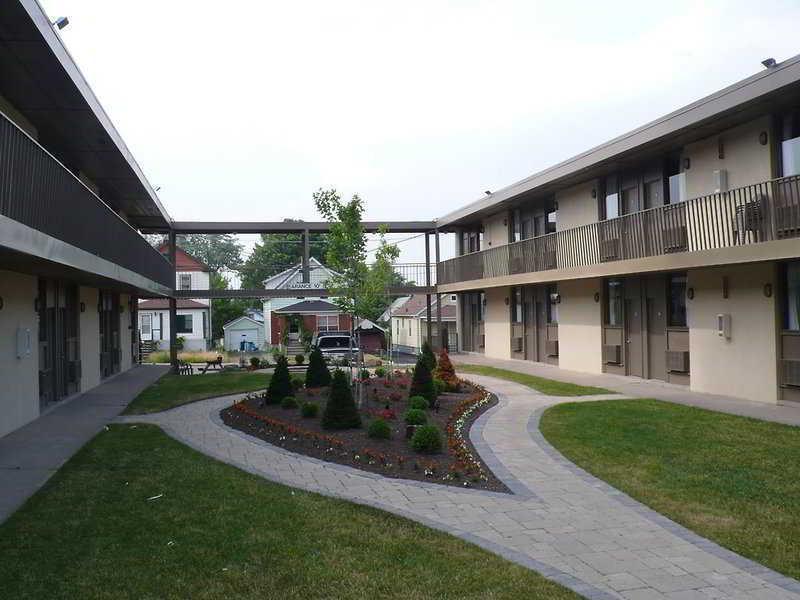 Niagara Plaza Hotel By Fairbridge Extérieur photo