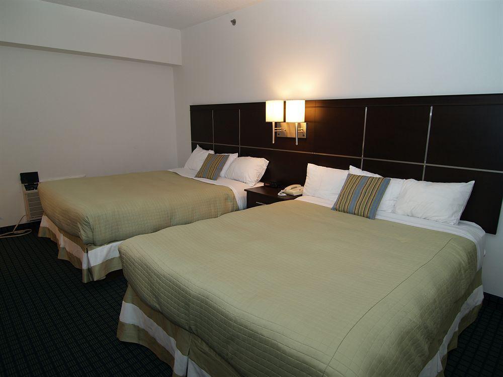 Niagara Plaza Hotel By Fairbridge Extérieur photo